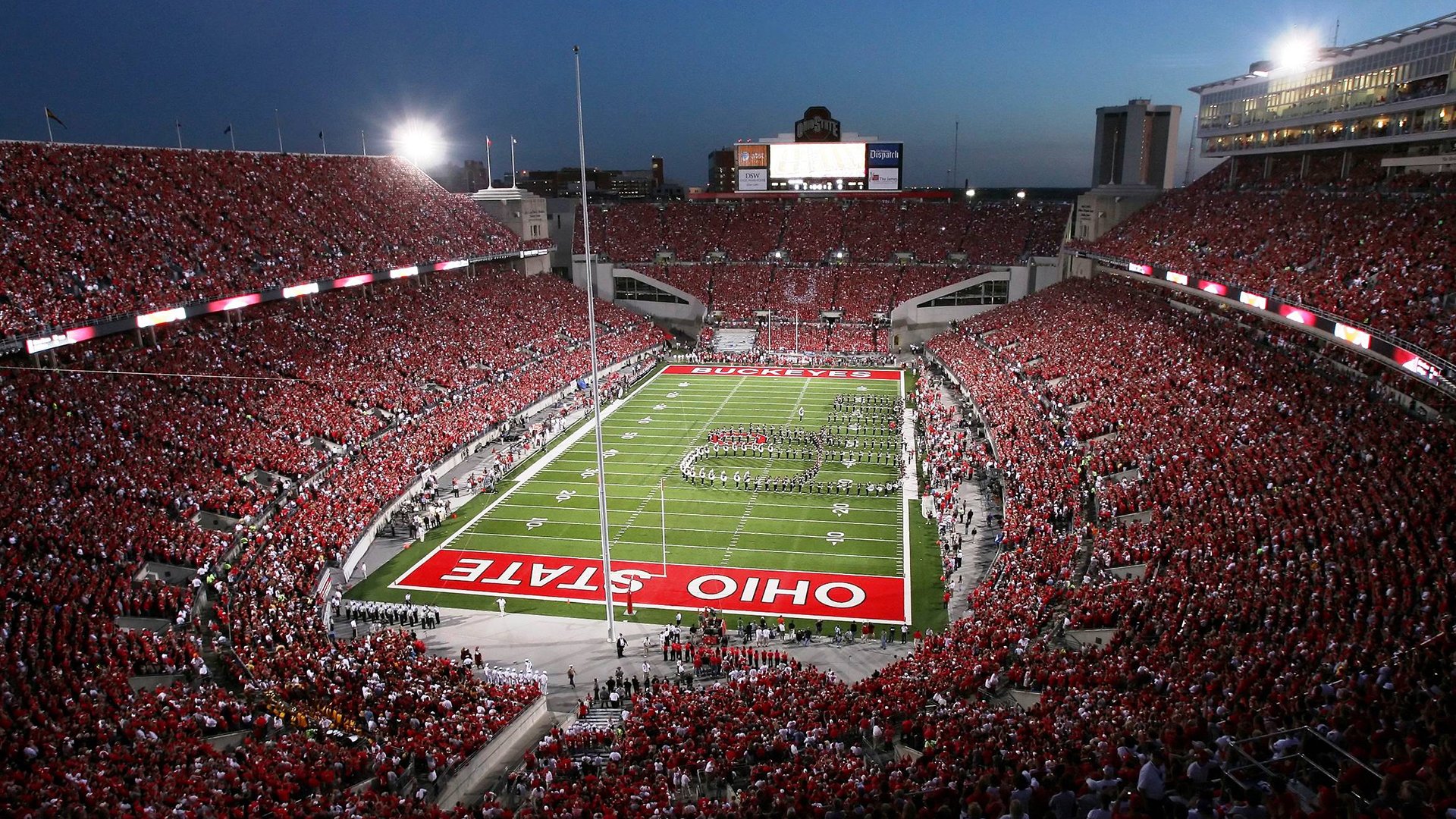 曼联加强边中结合构建立体攻击体系