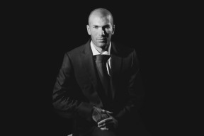 开云体育登入-南特前场多人跑动牵制防守重心，南特足球俱乐部