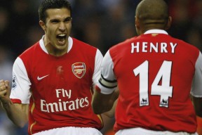 开云体育官方网站登陆-羽毛球高手激烈对抗赛场气氛紧张，羽毛球比赛心态怎么调整